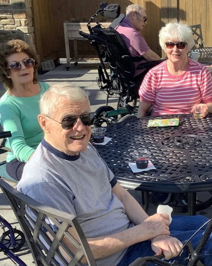 arbor-terrace-exton-residents-patio-gathering