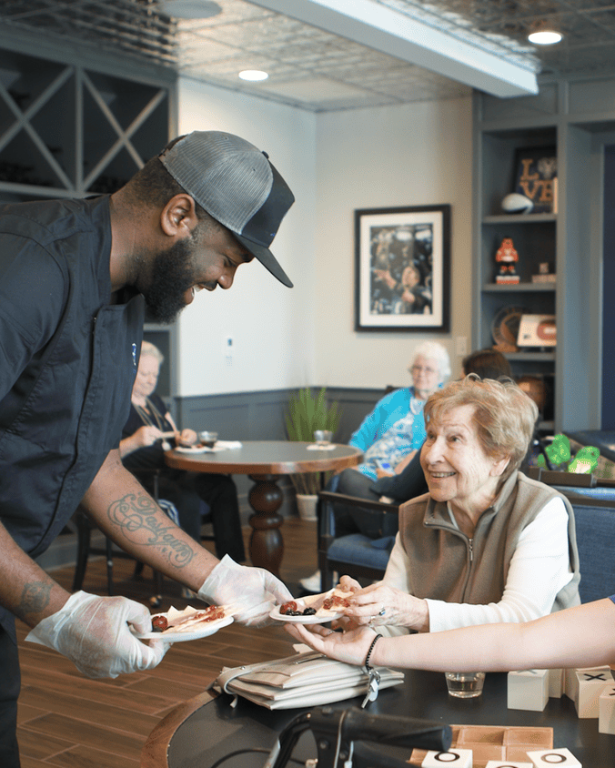 arbor-terrace-exton-residents-and-dining-staff-1
