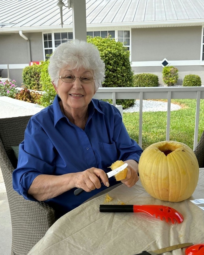 Fort-Myers-Resident-pumpkin-carving