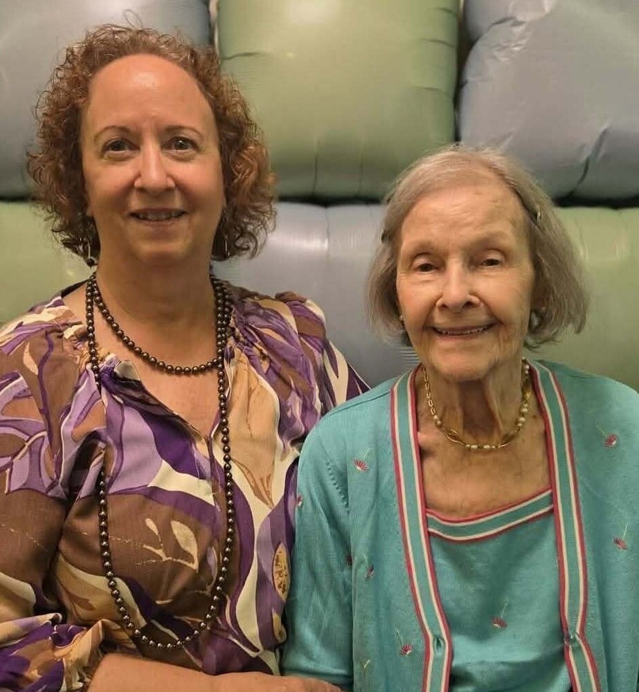 herndon-residents-smiling-together-indoors