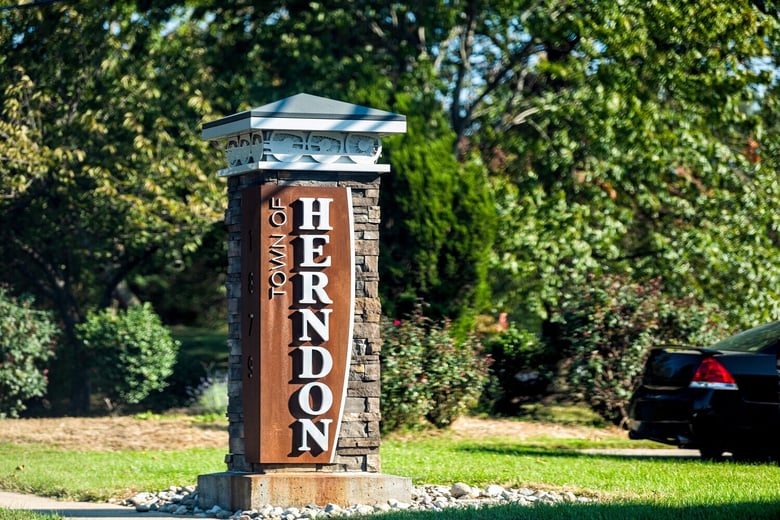 The iconic Herndon town marker welcomes visitors to this historic small town near Dulles, home to Arbor Terrace Herndon, an independent living Herndon VA community within this warm, walkable senior living Herndon Virginia area.