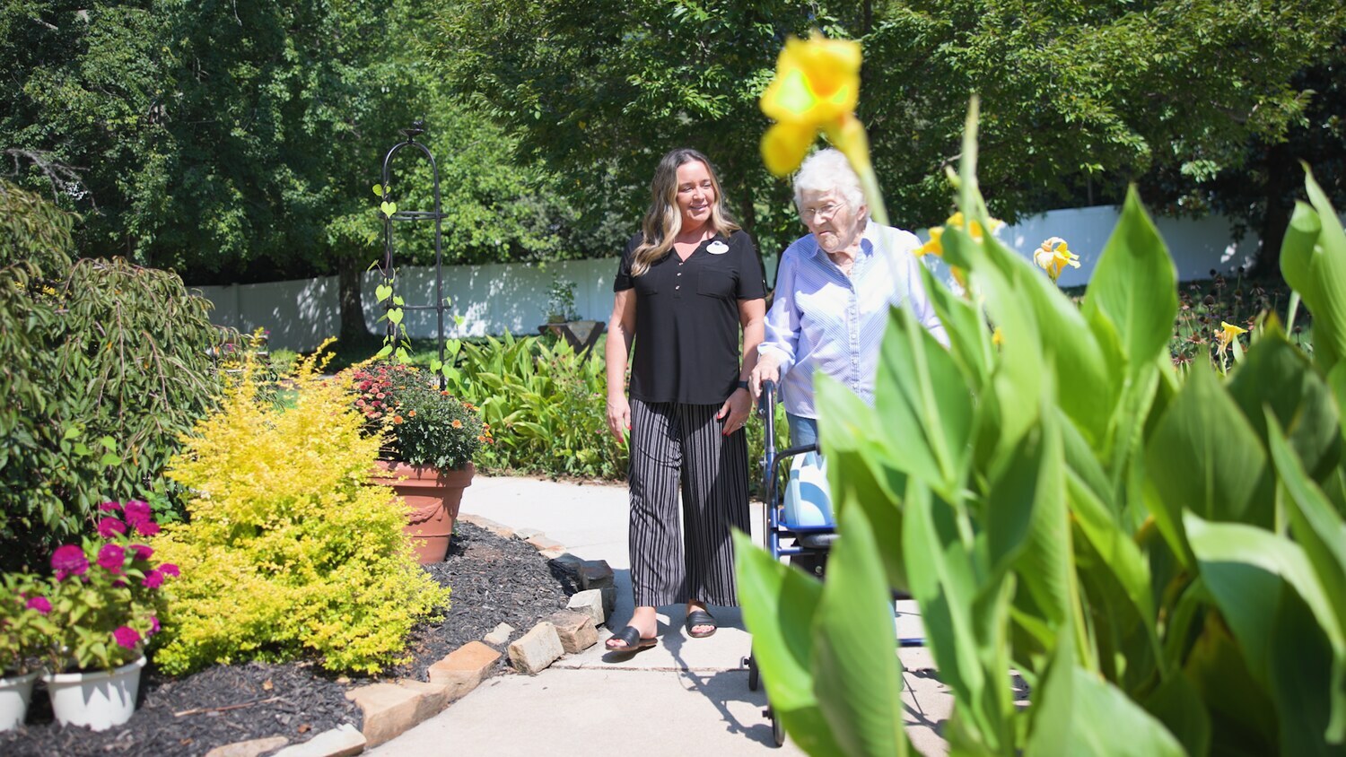 Knoxville-residents-and-staff-10