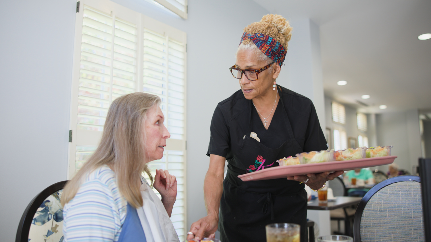 Knoxville-residents-and-staff-4