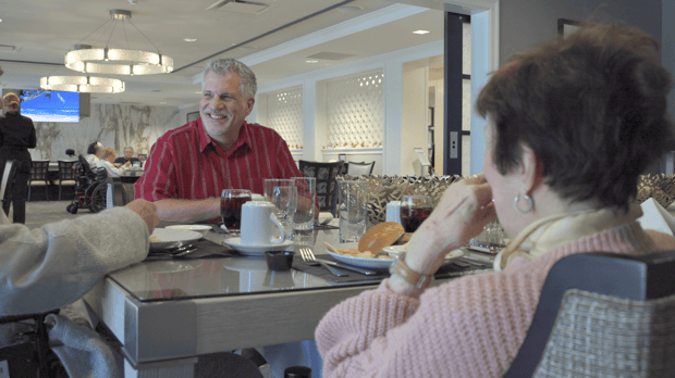 Arbor Terrace Marlton residents dining