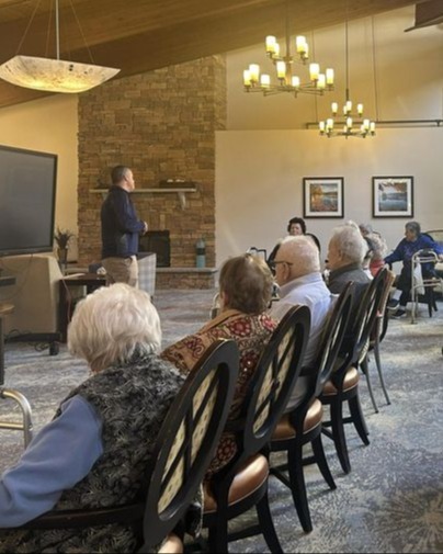 Middletown_Police Officer presenting to residents