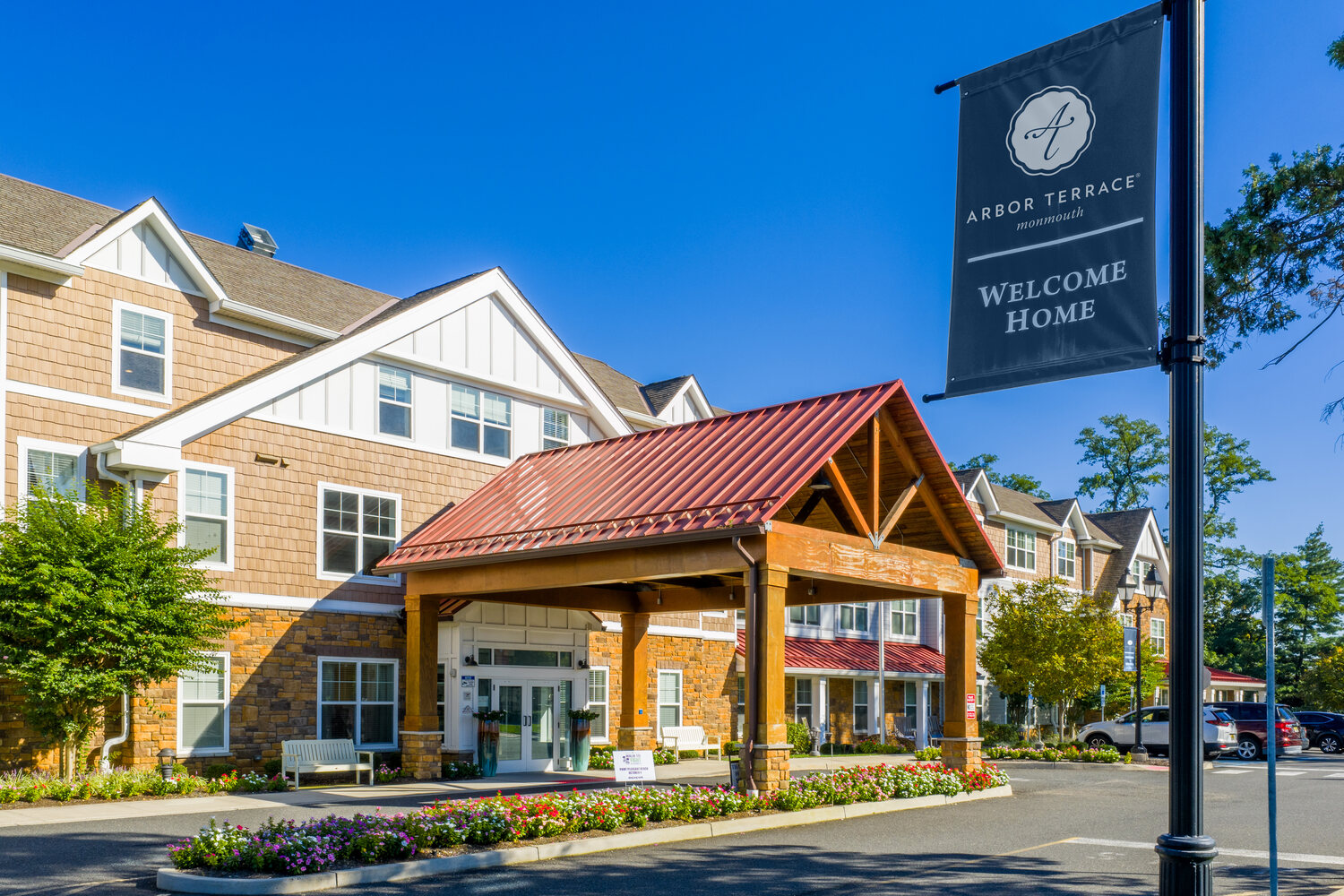 view of the front entrance of Arbor Terrace Monmouth community building