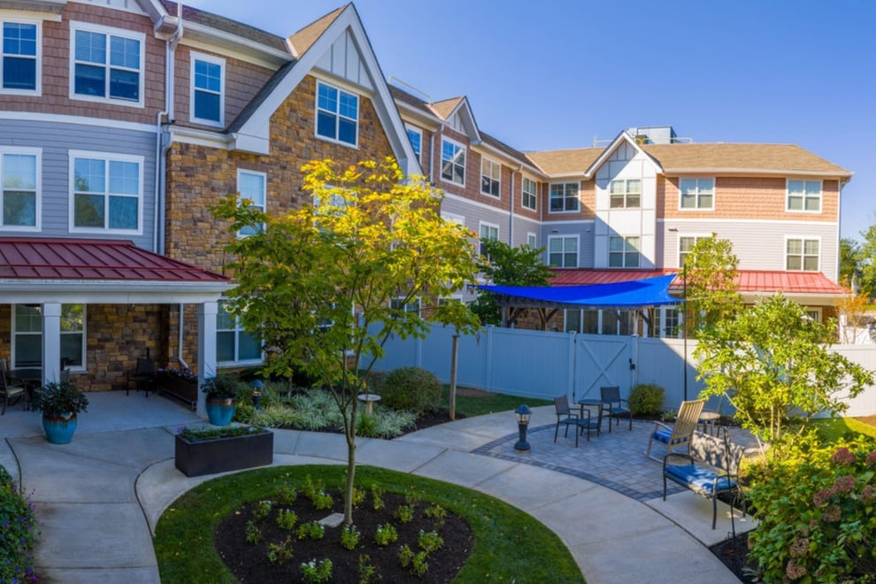 view of an outdoor patio community area in Arbor Terrace Monmouth community building