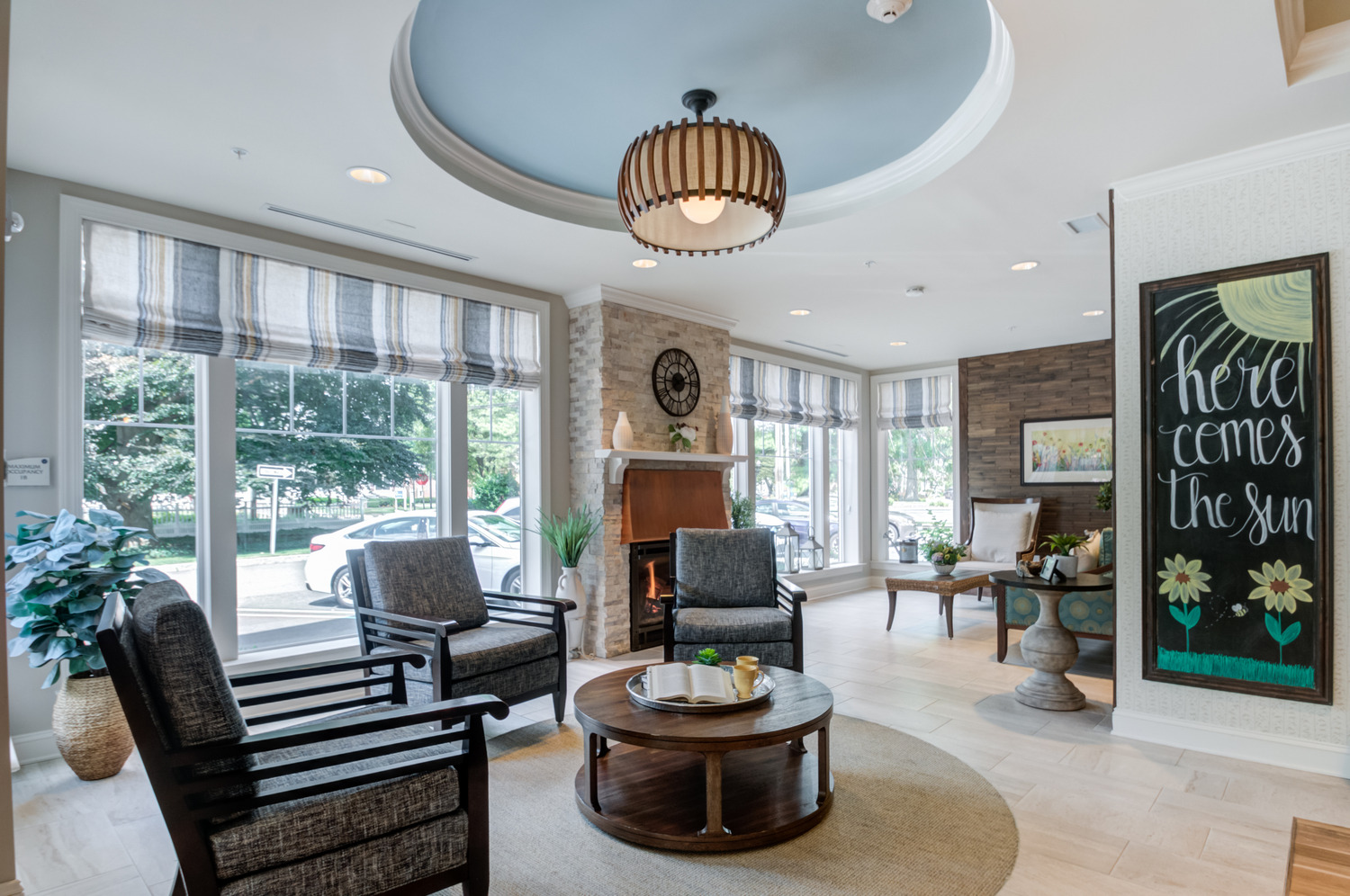A welcoming sunroom at Arbor Terrace Morris Plains, a senior living community in New Jersey, with bright natural light and an inviting atmosphere.