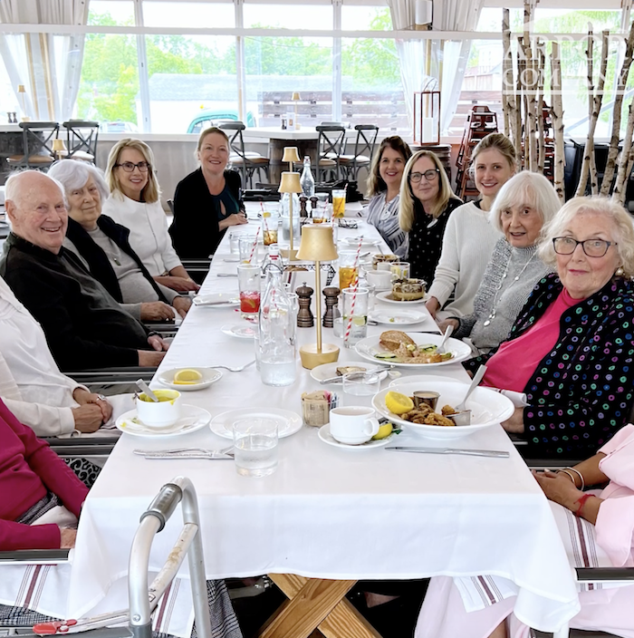 Residents at Arbor Terrace Basking Ridge sit at a table