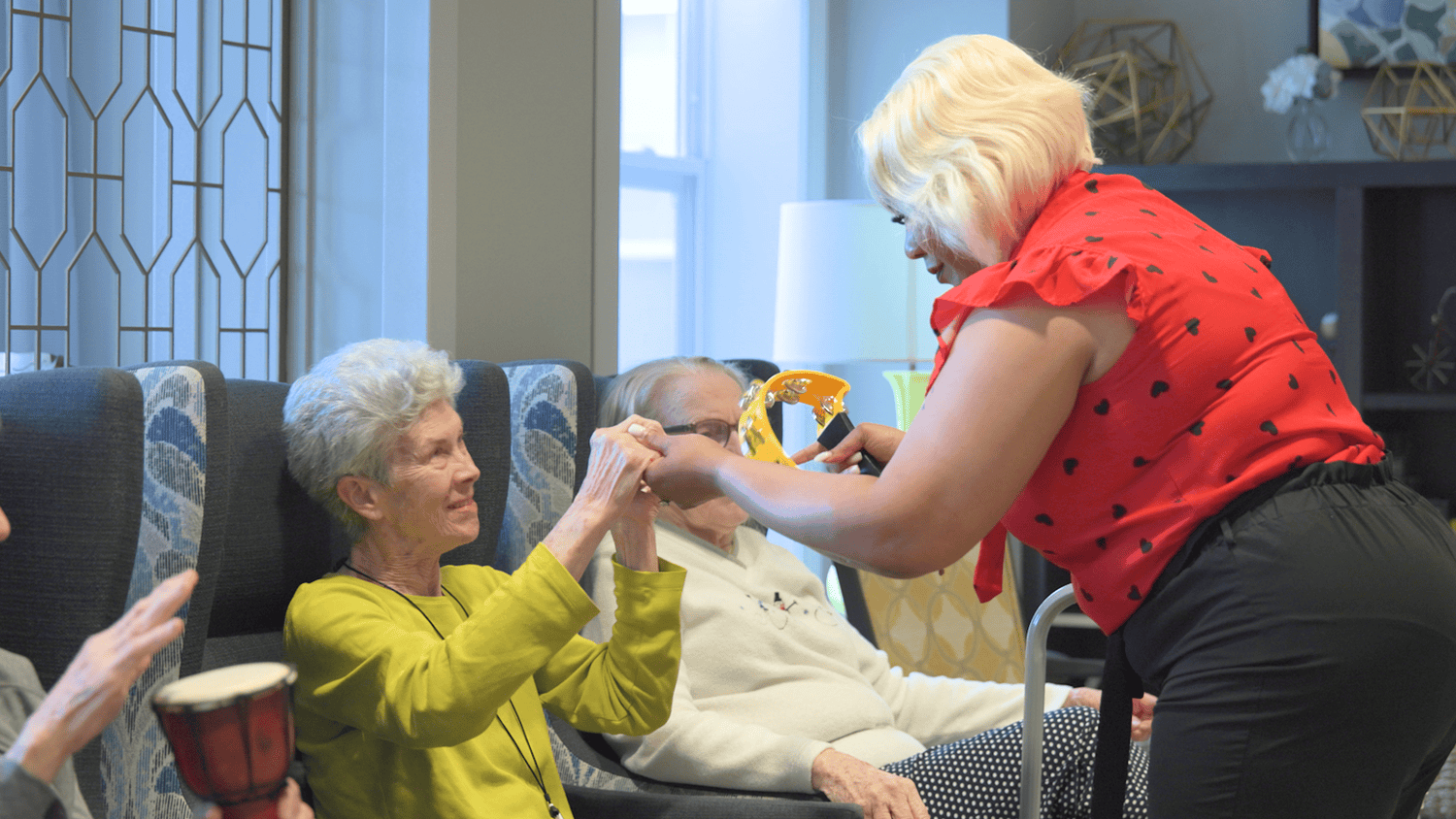 arbor-terrace-glenview-residents-and-staff-four