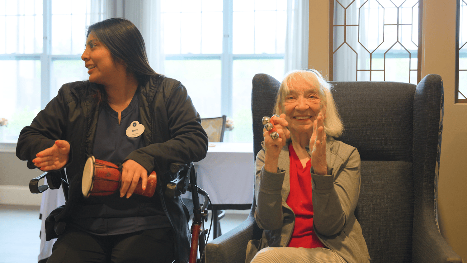 arbor-terrace-glenview-residents-and-staff-three