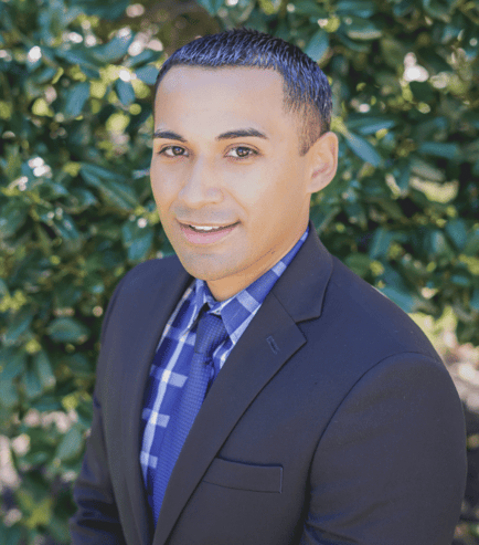 Edwin Funes Receives the 2023 Argentum Senior Living Community Leadership Award