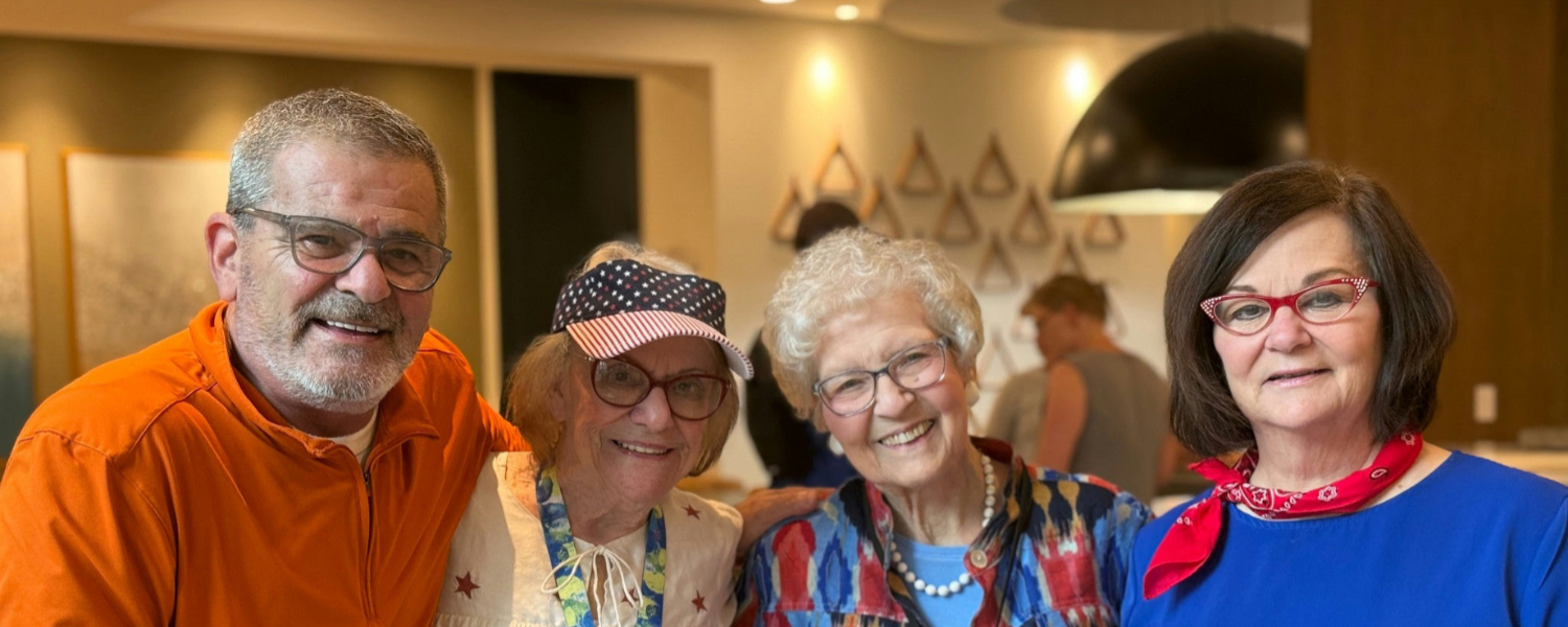 Tennessee - seniors smiling