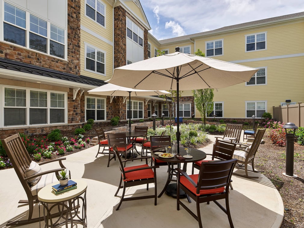 Norwood Senior Living Backyard Patio for Fun Retirement Living near Northvale