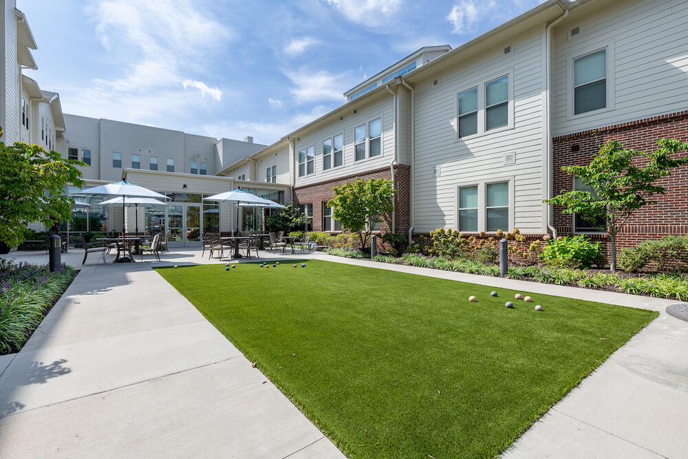 Arbor Terrace Prince William Commons courtyard