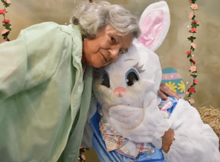 Arbor Terrace Hamilton Mill resident with the easter bunny