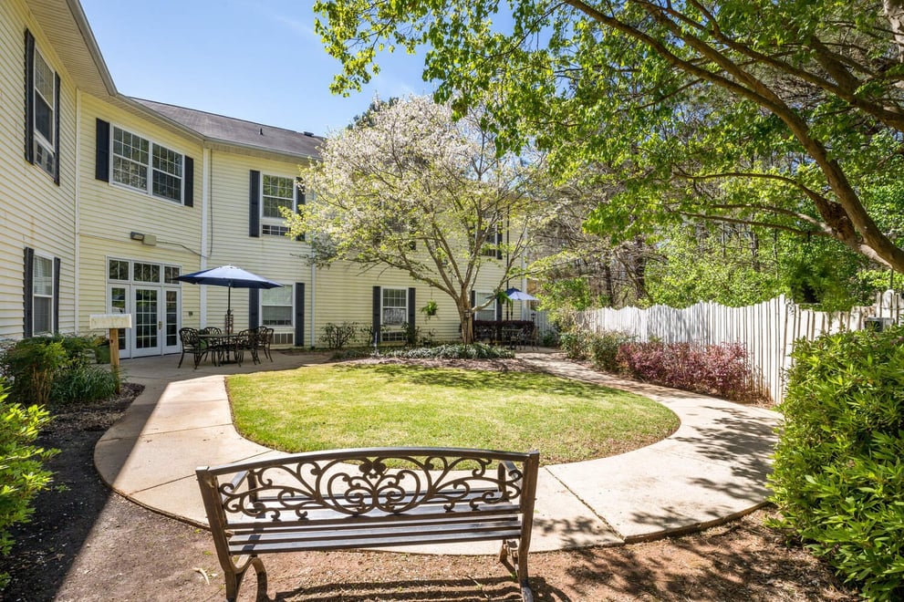 Athens Memory_Care_Courtyard_2