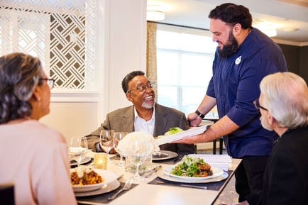 Arbor Terrace Marlton resident dining