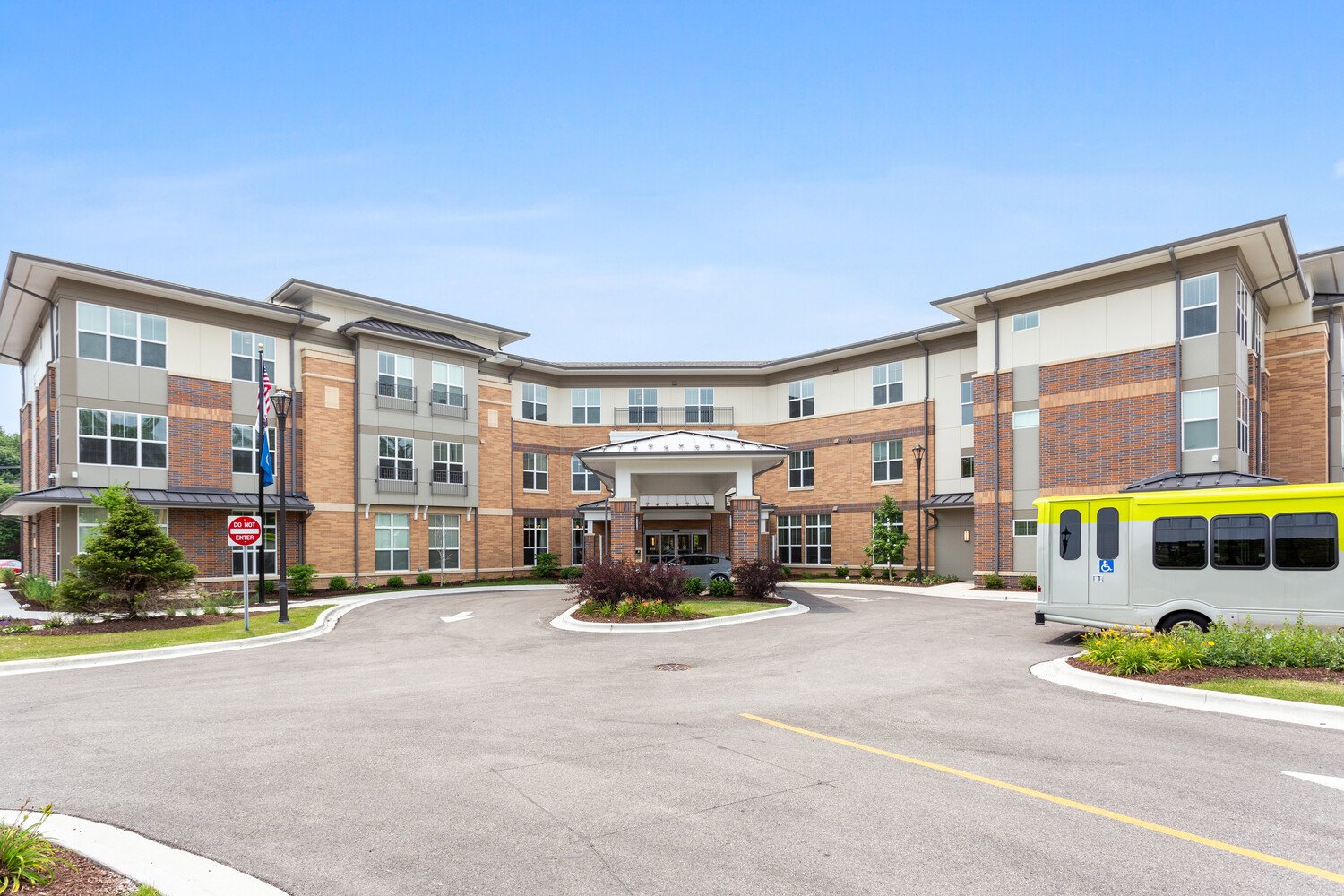 Arbor Terrace Highland Park Front Entrance 2