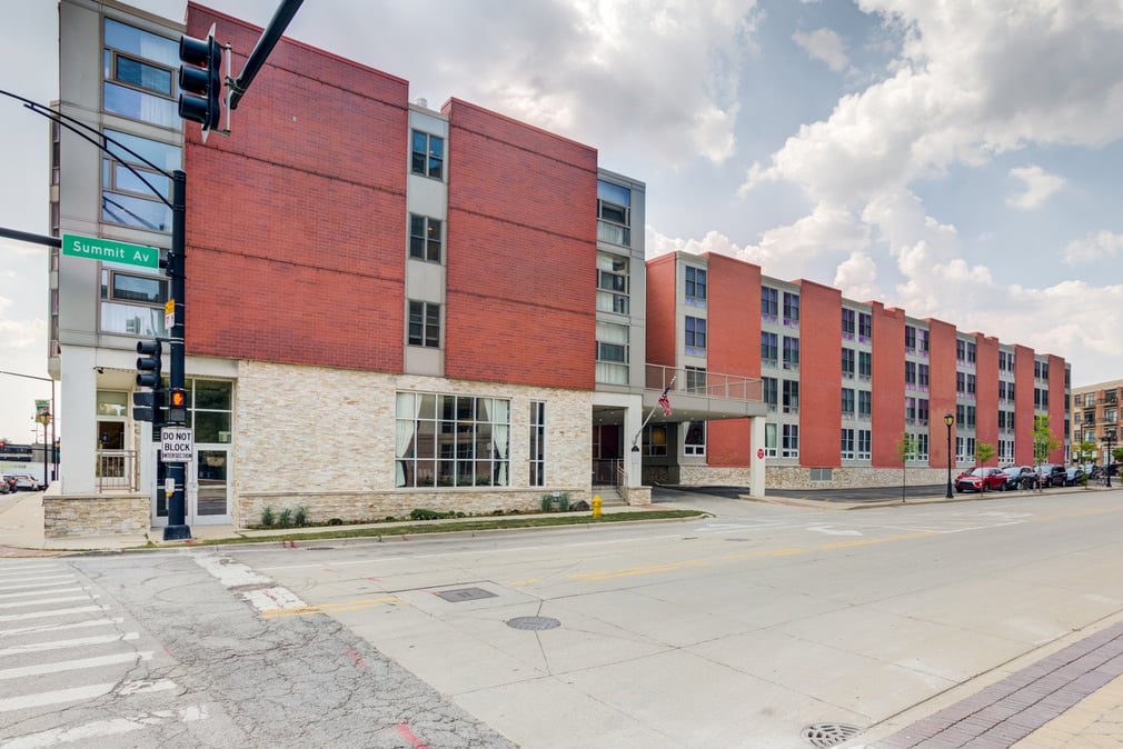 Summit of Uptown - Park Ridge-Exterior 1