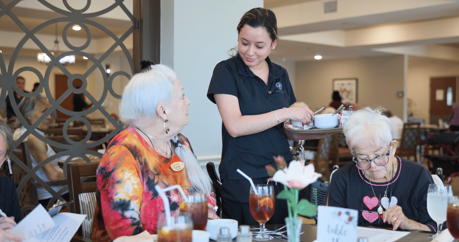 arbor-terrace-lakeway-residents-dining-five